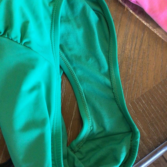 Time and Tru Womens Plus Size Green One Shoulder Swimsuit with Key Ring Size 1X - Picture 5 of 10